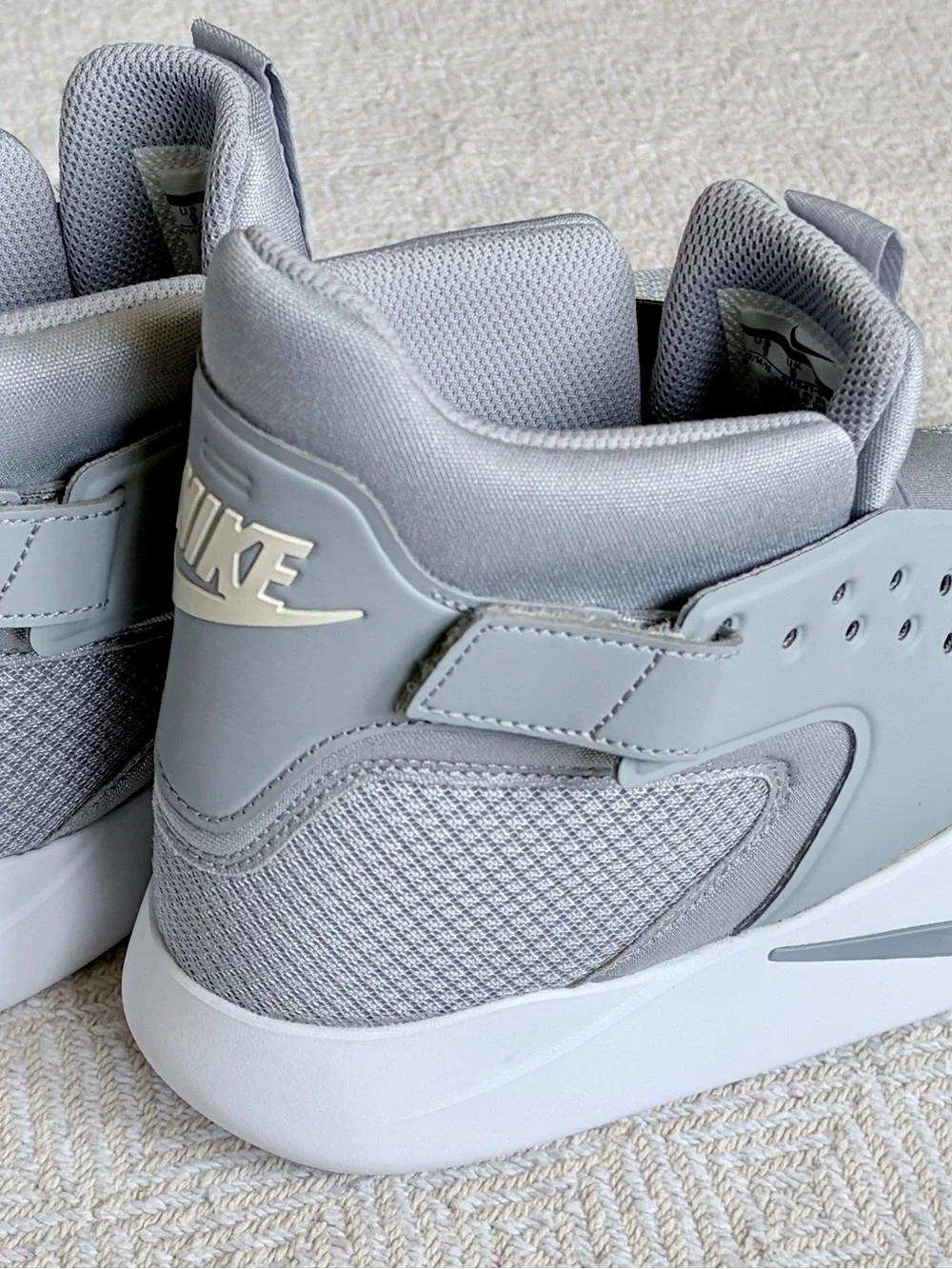 **NWOT** Nike✔️Men’s Incursion High-Top Sneakers